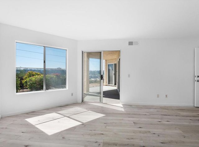 7087 Camino Degrazia 141, San Diego, CA 92111