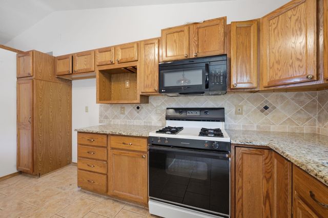 227 W Rosewood Ln, Derby, KS 67037