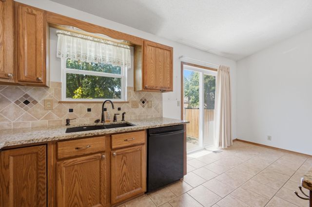 227 W Rosewood Ln, Derby, KS 67037
