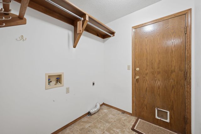 227 W Rosewood Ln, Derby, KS 67037
