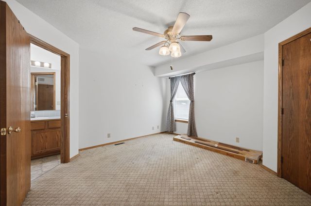 227 W Rosewood Ln, Derby, KS 67037