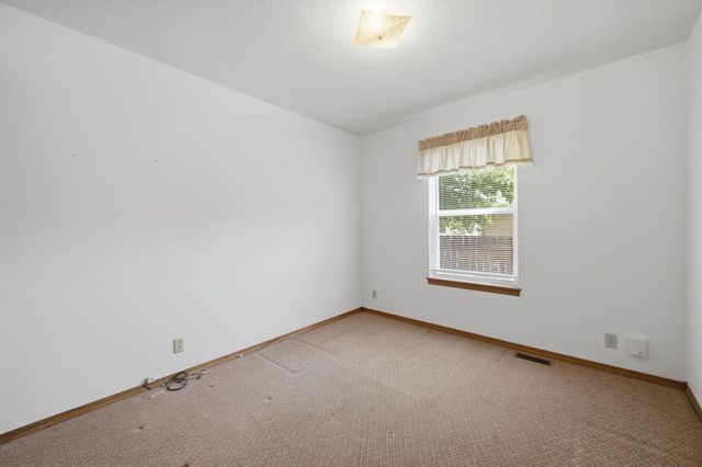 227 W Rosewood Ln, Derby, KS 67037