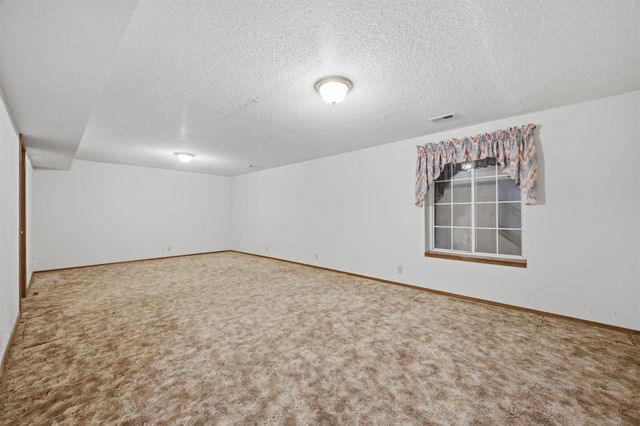 227 W Rosewood Ln, Derby, KS 67037