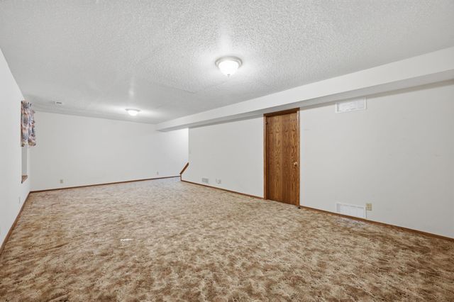 227 W Rosewood Ln, Derby, KS 67037