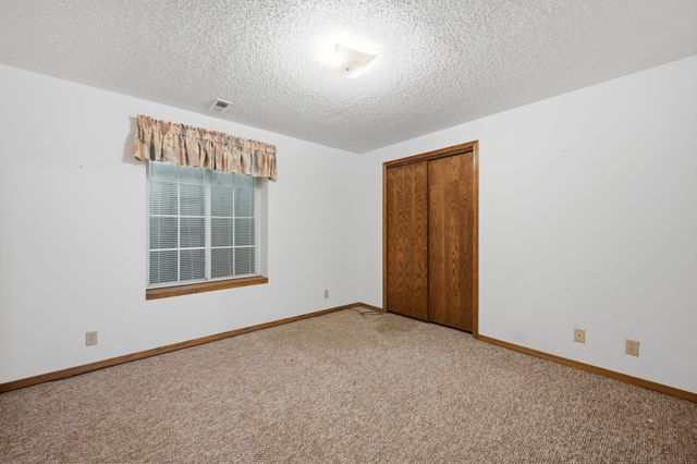 227 W Rosewood Ln, Derby, KS 67037
