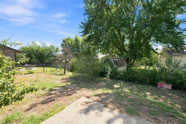 227 W Rosewood Ln, Derby, KS 67037