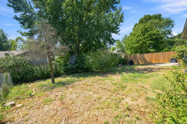 227 W Rosewood Ln, Derby, KS 67037