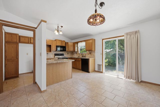 227 W Rosewood Ln, Derby, KS 67037