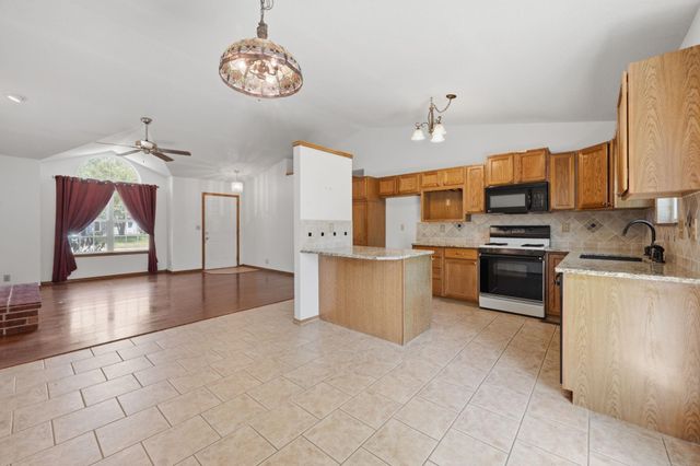 227 W Rosewood Ln, Derby, KS 67037
