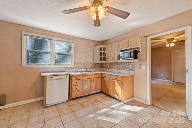 8063 Carolina Boulevard, Clyde, NC 28721