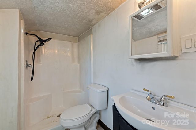 8063 Carolina Boulevard, Clyde, NC 28721