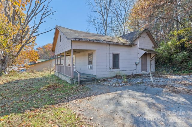 8063 Carolina Boulevard, Clyde, NC 28721