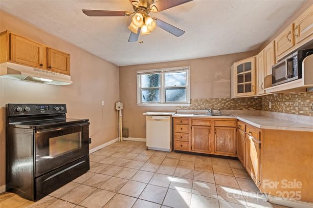 8063 Carolina Boulevard, Clyde, NC 28721