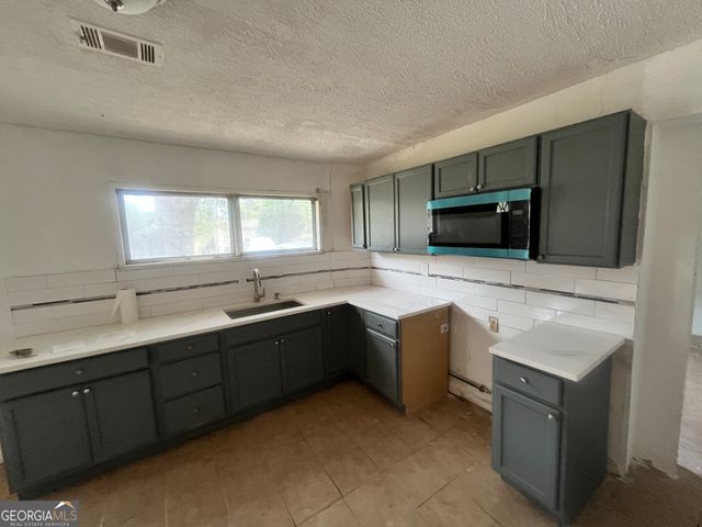 471 Ridgecrest Drive, Riverdale, GA 30274