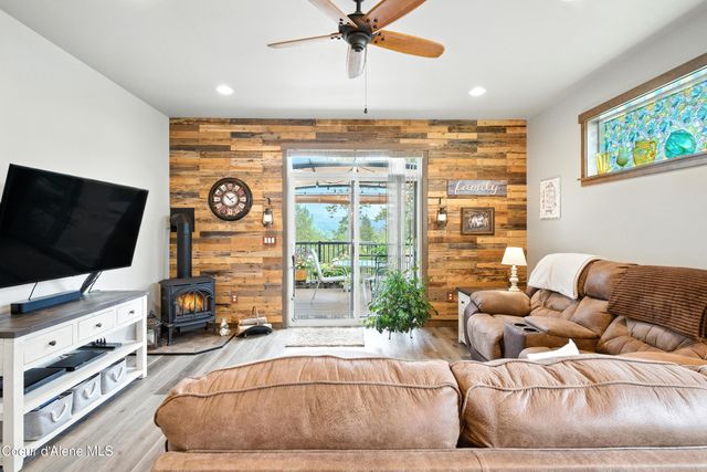 206 Rimrock Ct, Priest River, ID 83856