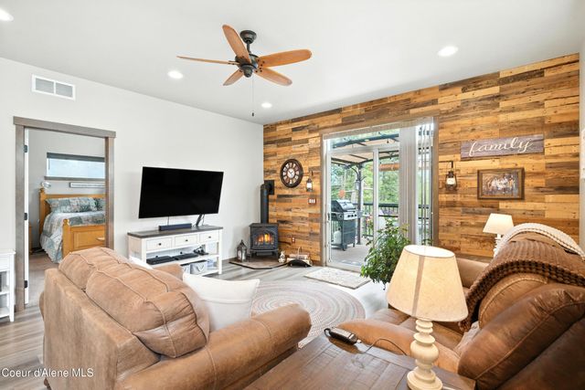 206 Rimrock Ct, Priest River, ID 83856