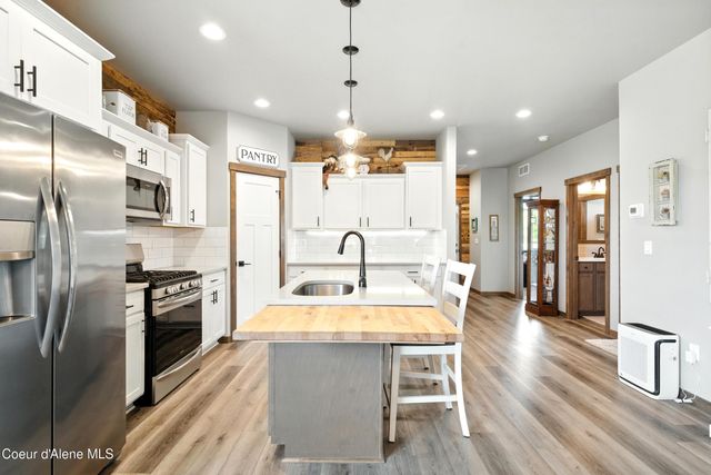 206 Rimrock Ct, Priest River, ID 83856