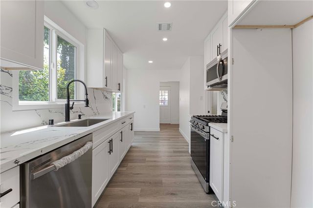 1233 Oakhurst Drive, San Bernardino, CA 92404