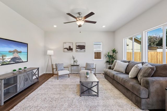 9136 Hensley Way, Elk Grove, CA 95758