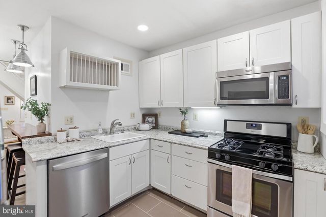 2736 FOX ST, Baltimore, MD 21211