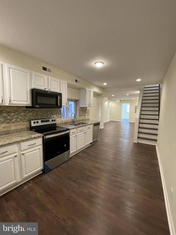 2003 S 7TH ST, Philadelphia, PA 19148