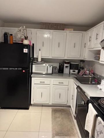 2821 N Miami Beach Blvd 2I, North Miami Beach, FL 33160