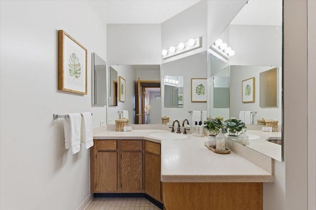 2425 E Franklin Avenue 212, Minneapolis, MN 55406