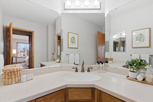 2425 E Franklin Avenue 212, Minneapolis, MN 55406