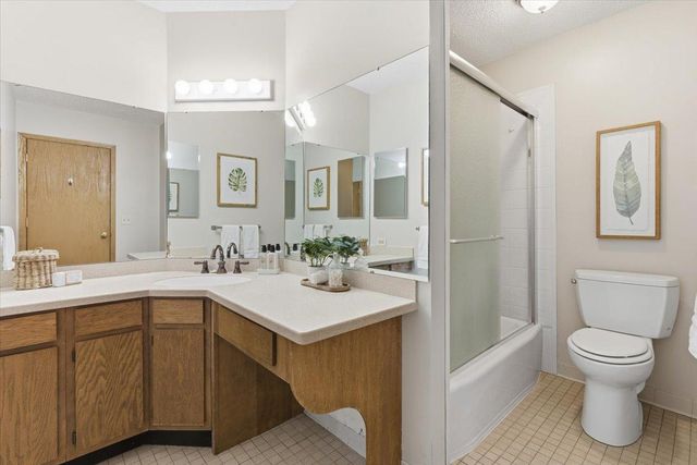 2425 E Franklin Avenue 212, Minneapolis, MN 55406