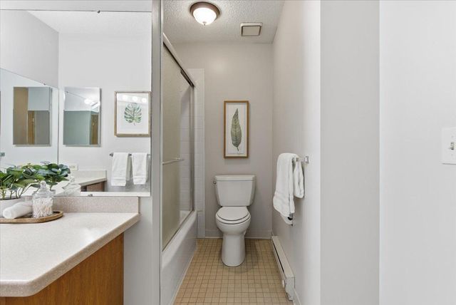 2425 E Franklin Avenue 212, Minneapolis, MN 55406