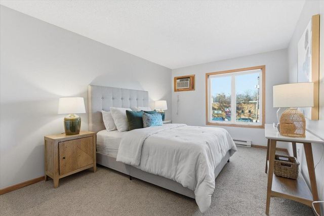 2425 E Franklin Avenue 212, Minneapolis, MN 55406