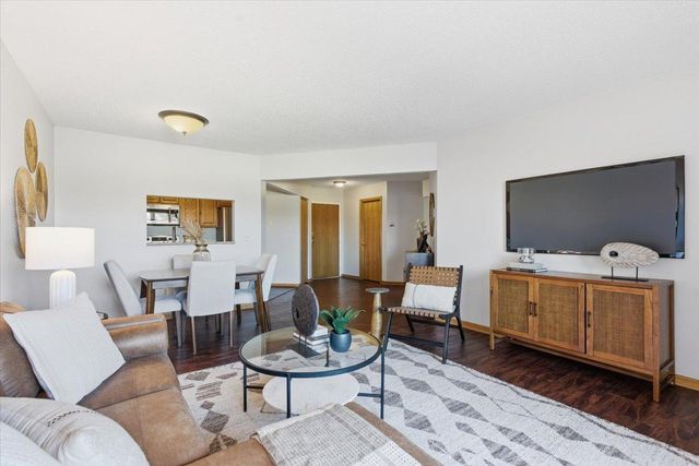 2425 E Franklin Avenue 212, Minneapolis, MN 55406