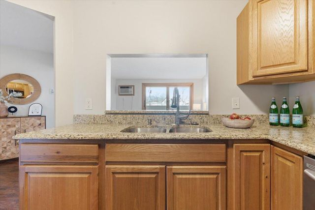 2425 E Franklin Avenue 212, Minneapolis, MN 55406