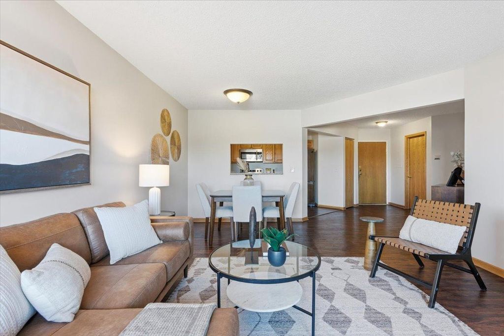 2425 E Franklin Avenue 212, Minneapolis, MN 55406