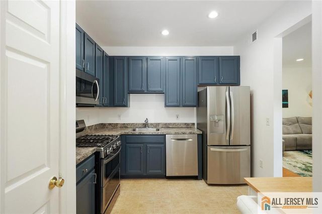258 Pinelli Drive 258, Piscataway, NJ 08854