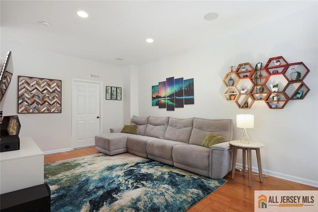 258 Pinelli Drive 258, Piscataway, NJ 08854