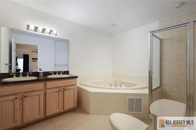 258 Pinelli Drive 258, Piscataway, NJ 08854