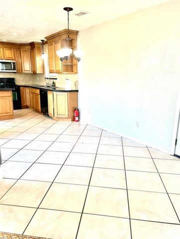 2826 Pickett Dr, League City, TX 77573