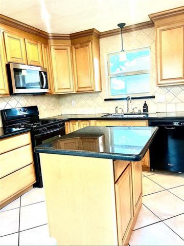 2826 Pickett Dr, League City, TX 77573