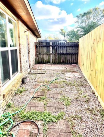 2826 Pickett Dr, League City, TX 77573