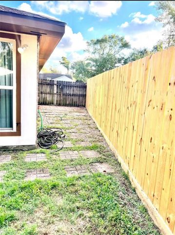 2826 Pickett Dr, League City, TX 77573