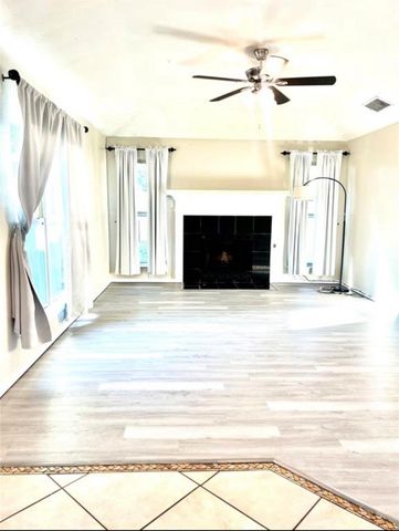 2826 Pickett Dr, League City, TX 77573