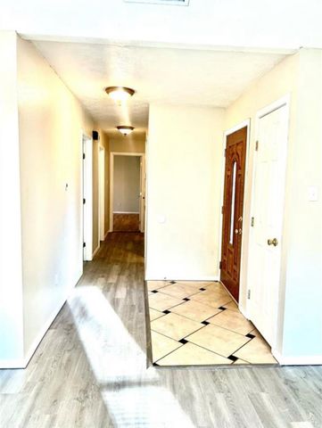 2826 Pickett Dr, League City, TX 77573