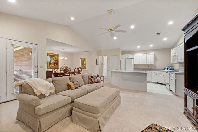 102 Crown Court, New Albany, IN 47150