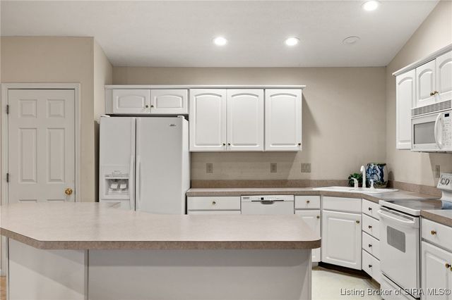 102 Crown Court, New Albany, IN 47150