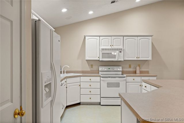 102 Crown Court, New Albany, IN 47150