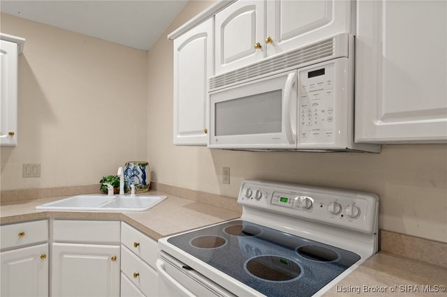 102 Crown Court, New Albany, IN 47150