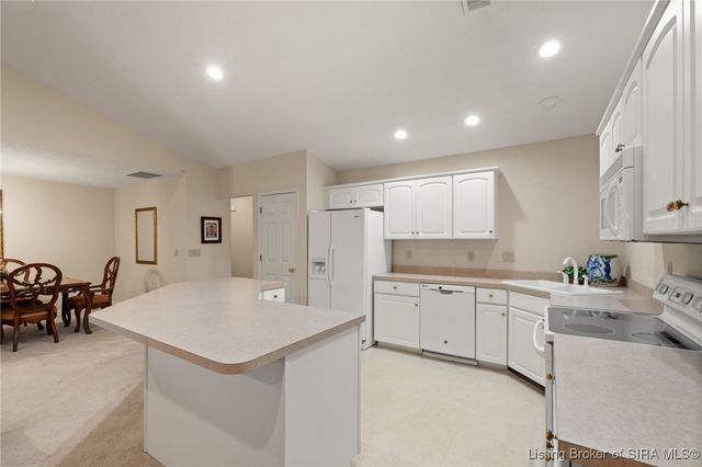 102 Crown Court, New Albany, IN 47150