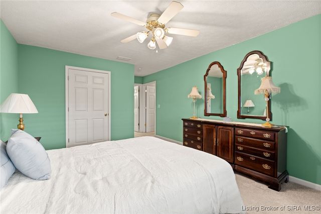 102 Crown Court, New Albany, IN 47150