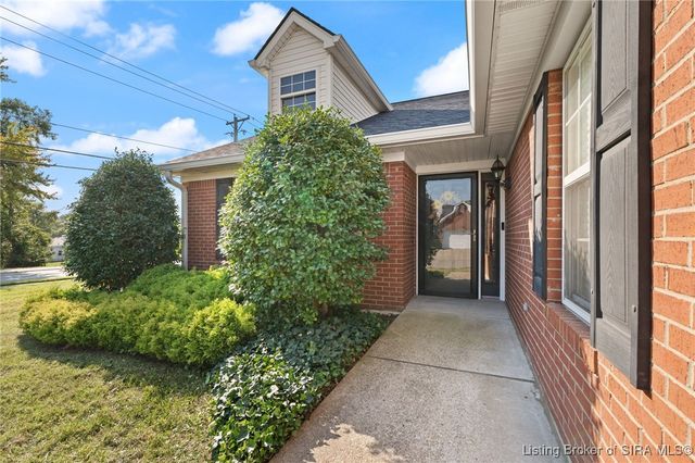 102 Crown Court, New Albany, IN 47150